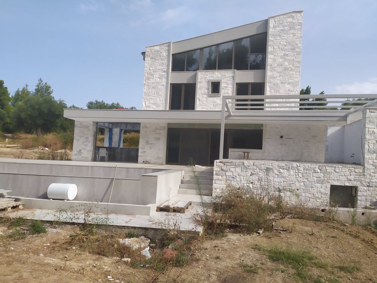 Πέτρινη βίλα στην Κέρκυρα